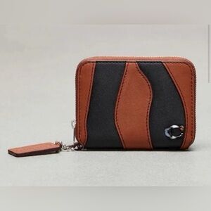 NWT! Coach Coachtopia Zip Around Wallet Wavy Stripe Leather Black/Saddle
